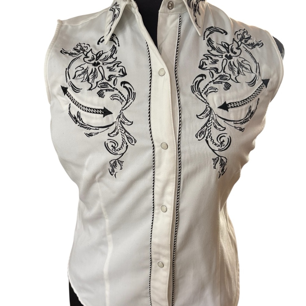 Roper Western Embroidered Sleeveless Top